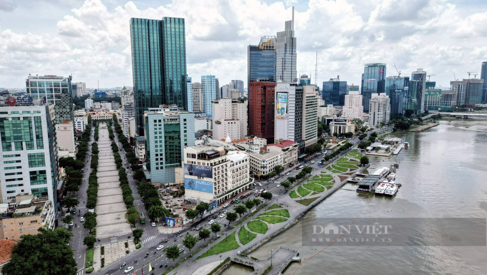 Đối lập hai bên bờ sông Sài Gòn: nơi nhà cao tầng san sát, nơi vẫn giữ vẻ hoang sơ - Ảnh 3.