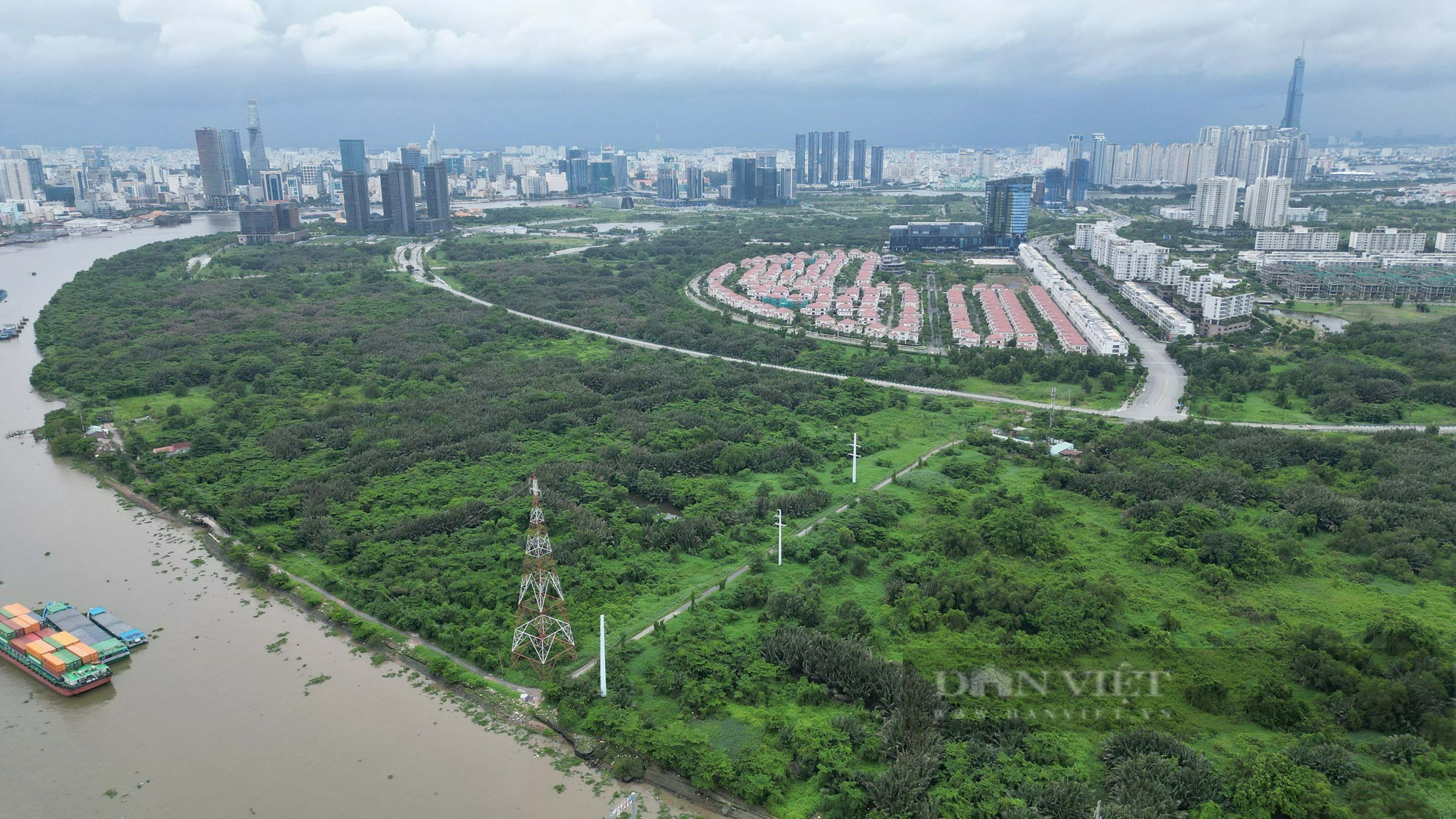 Đối lập hai bên bờ sông Sài Gòn: nơi nhà cao tầng san sát, nơi vẫn giữ vẻ hoang sơ - Ảnh 7.