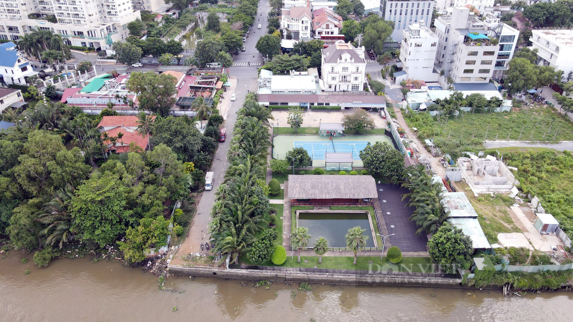 Đối lập hai bên bờ sông Sài Gòn: nơi nhà cao tầng san sát, nơi vẫn giữ vẻ hoang sơ - Ảnh 10.