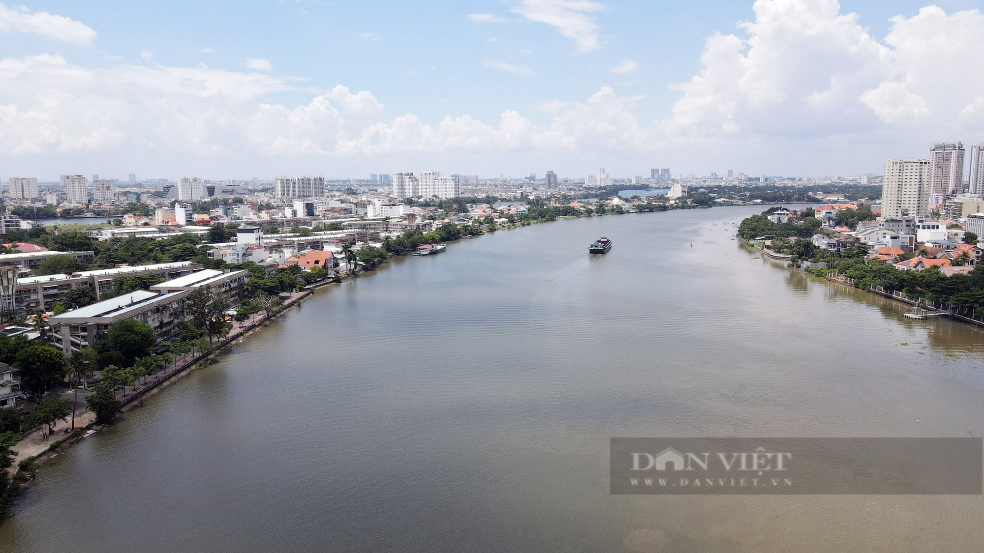 Đối lập hai bên bờ sông Sài Gòn: nơi nhà cao tầng san sát, nơi vẫn giữ vẻ hoang sơ - Ảnh 12.