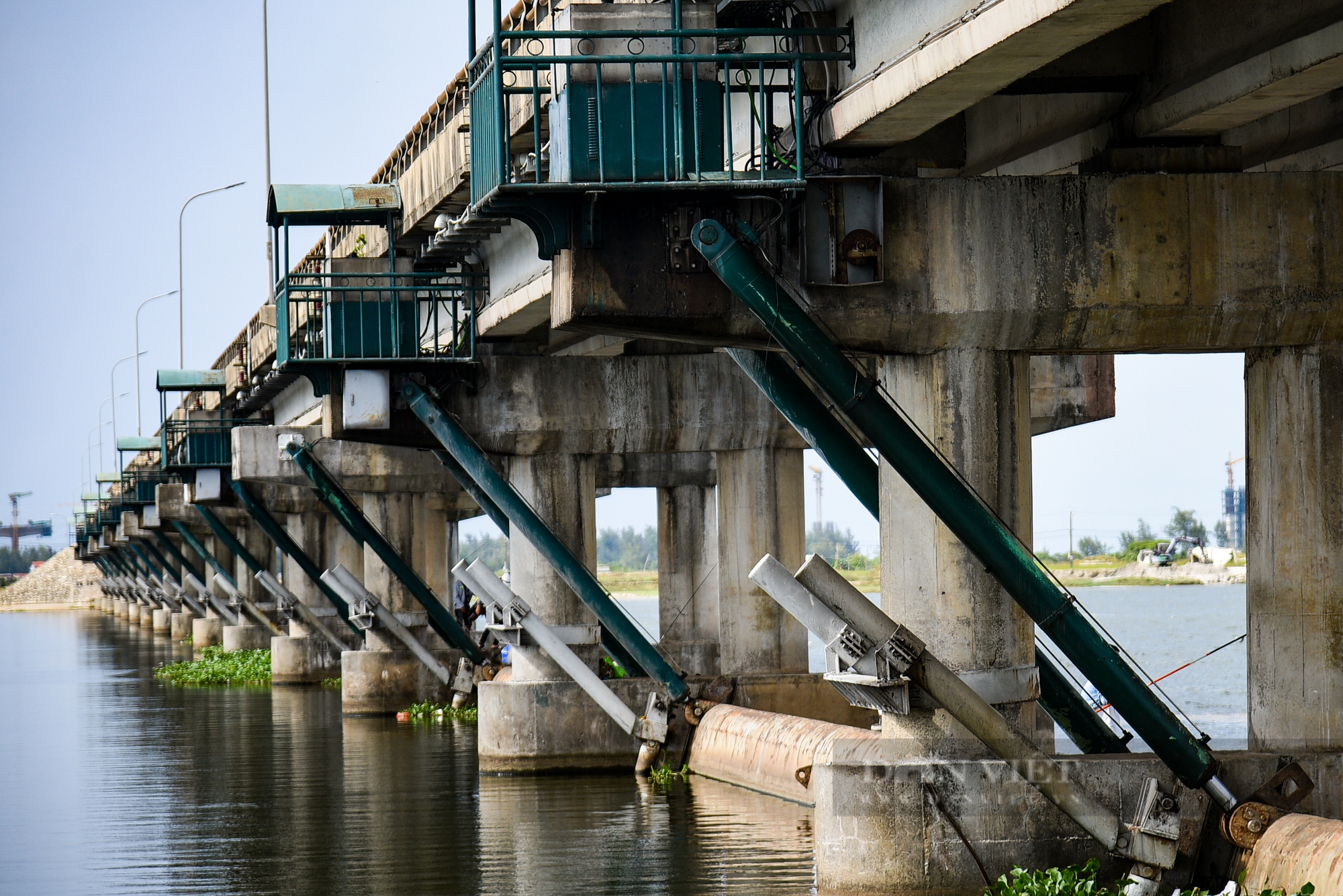 Cận cảnh hiện trạng đập ngăn mặn, giữ ngọt lớn nhất Đông Nam Á tại Huế trước thời điểm đại tu - Ảnh 14.