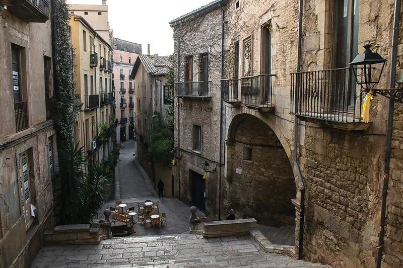 Girona, nơi thời gian ngừng lại - Ảnh 2.