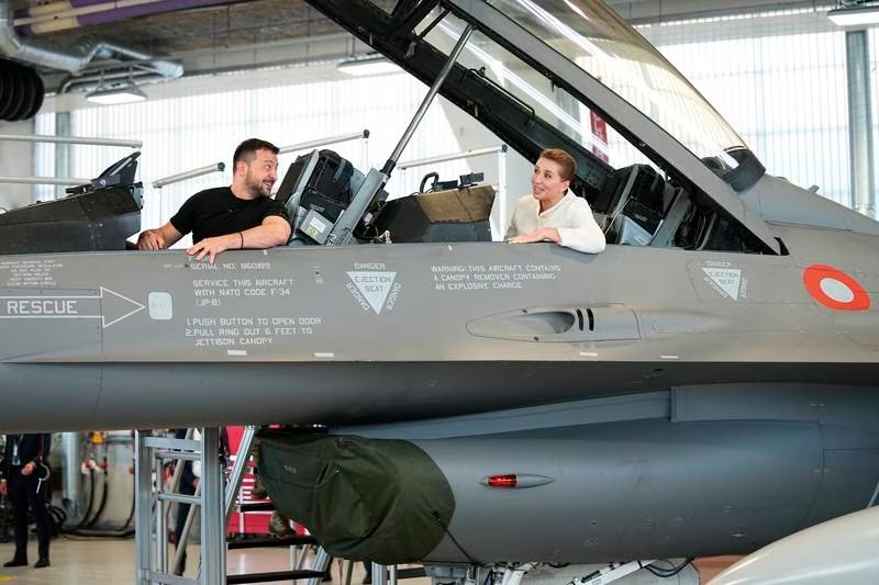 Các sân bay chứa F-16 của Ukraine bị đe dọa hủy diệt, ông Zelensky tự tin Nga sẽ bại trận  - Ảnh 1.