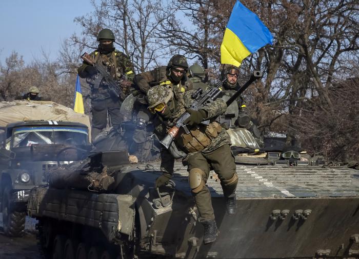 Hàng ngàn quân Ukraine rơi vào bẫy của Nga khi Moscow chuẩn bị bao vây Kharkov - Ảnh 1.