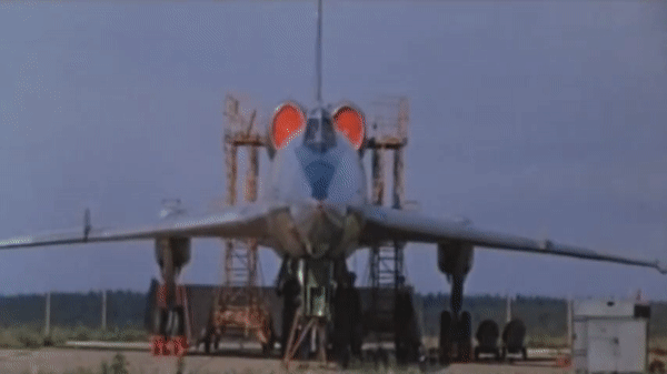 Cận cảnh oanh tạc cơ siêu thanh Tu-22 với ngoại hình &quot;cực dị&quot; - Ảnh 11.
