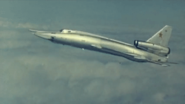 Cận cảnh oanh tạc cơ siêu thanh Tu-22 với ngoại hình &quot;cực dị&quot; - Ảnh 8.