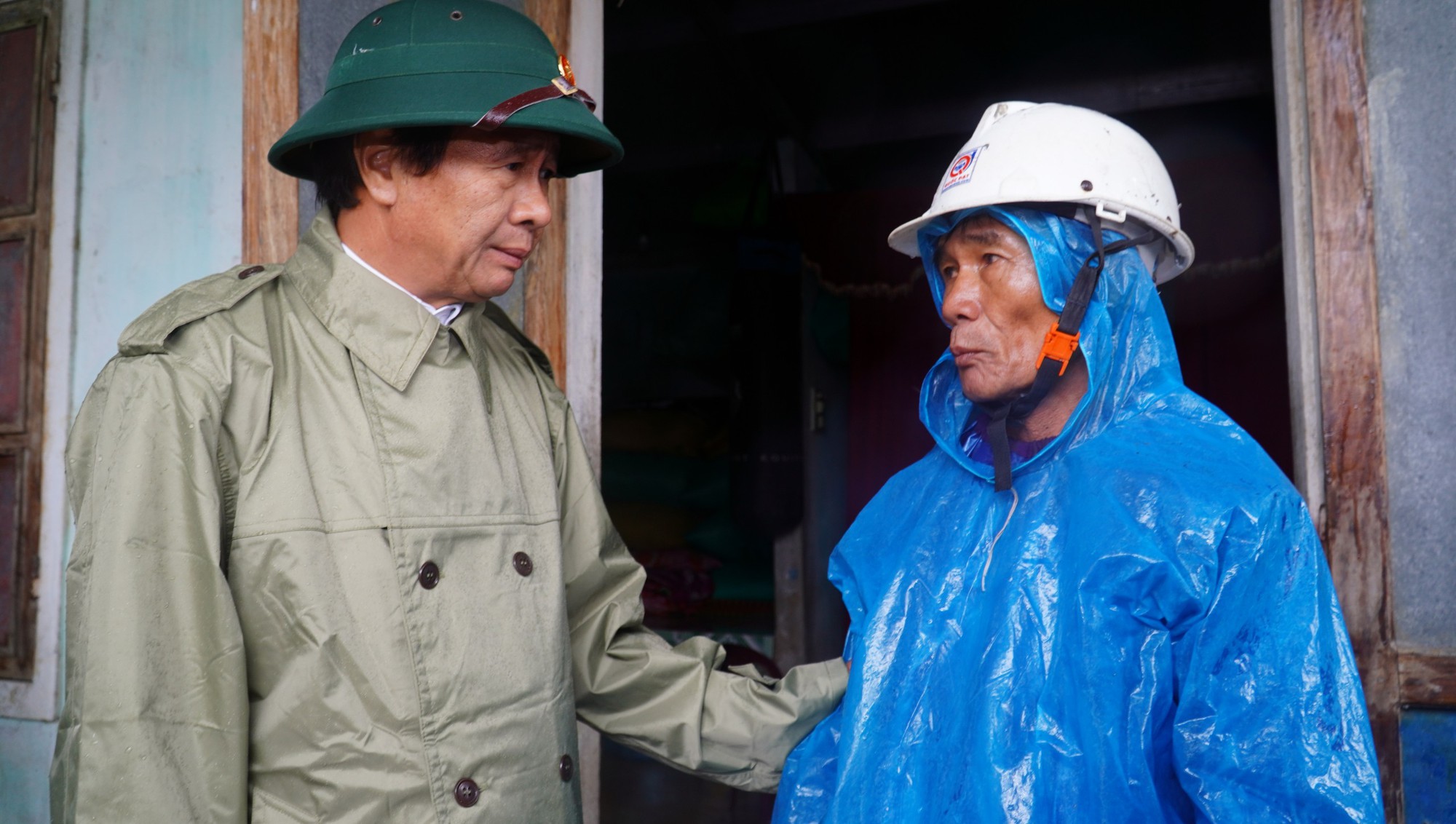 Phó Thủ tướng Lê Văn Thành và những hình ảnh kỷ niệm chuyến công tác vào vùng &quot;rốn lũ&quot; - Ảnh 6.