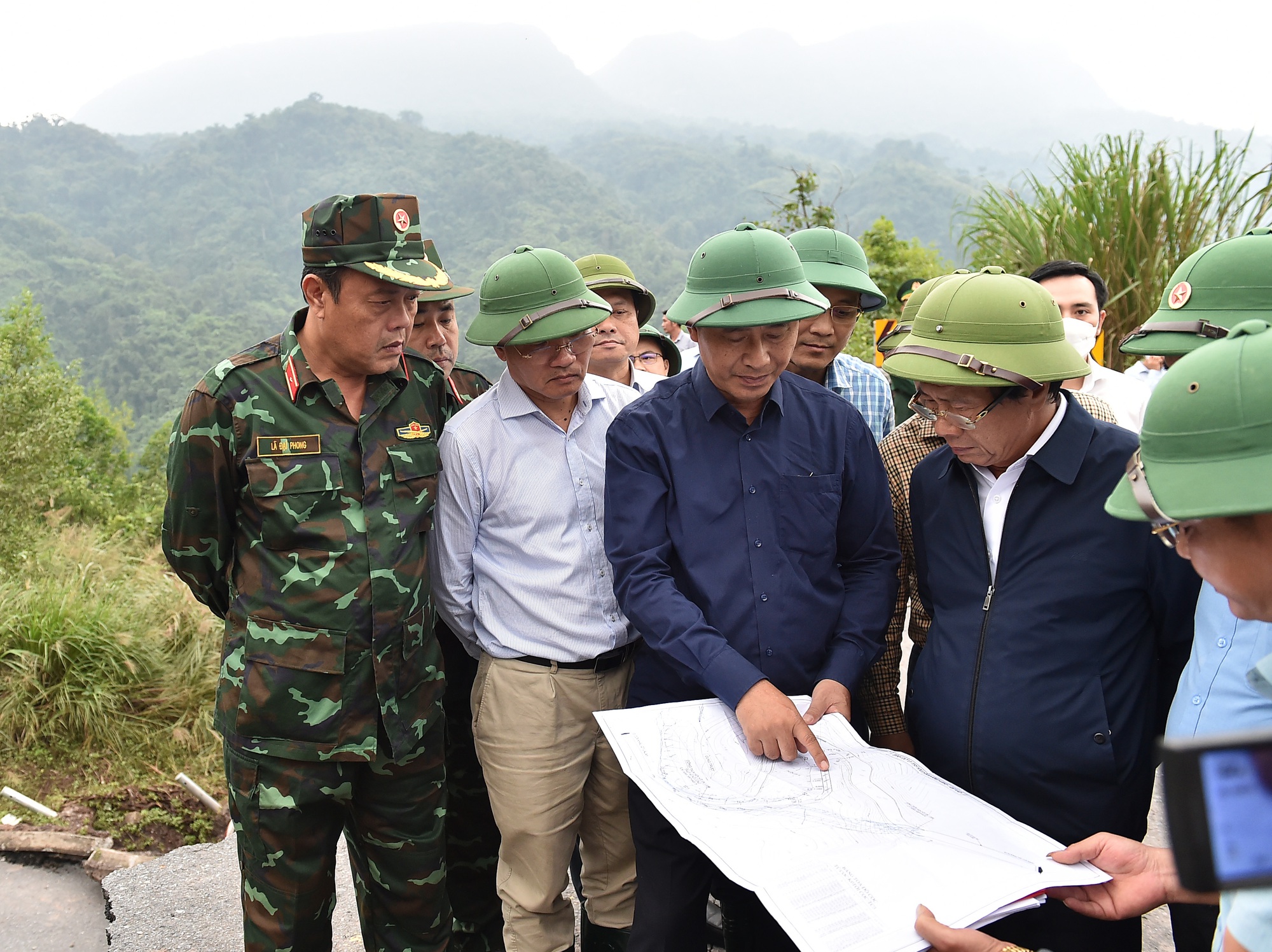 Phó Thủ tướng Lê Văn Thành và những hình ảnh kỷ niệm chuyến công tác vào vùng &quot;rốn lũ&quot; - Ảnh 2.