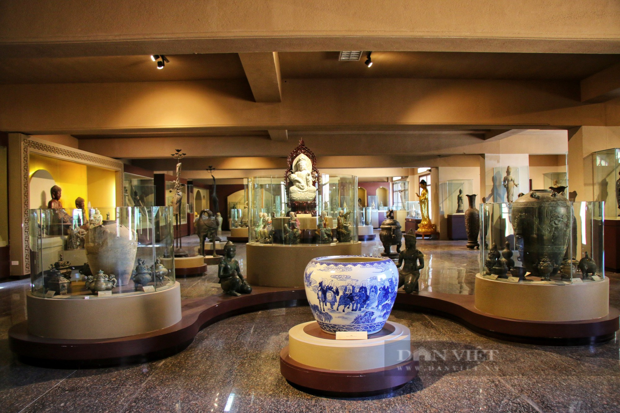 Bên trong Bảo tàng văn hóa Phật giáo đầu tiên ở Việt Nam - Ảnh 1.