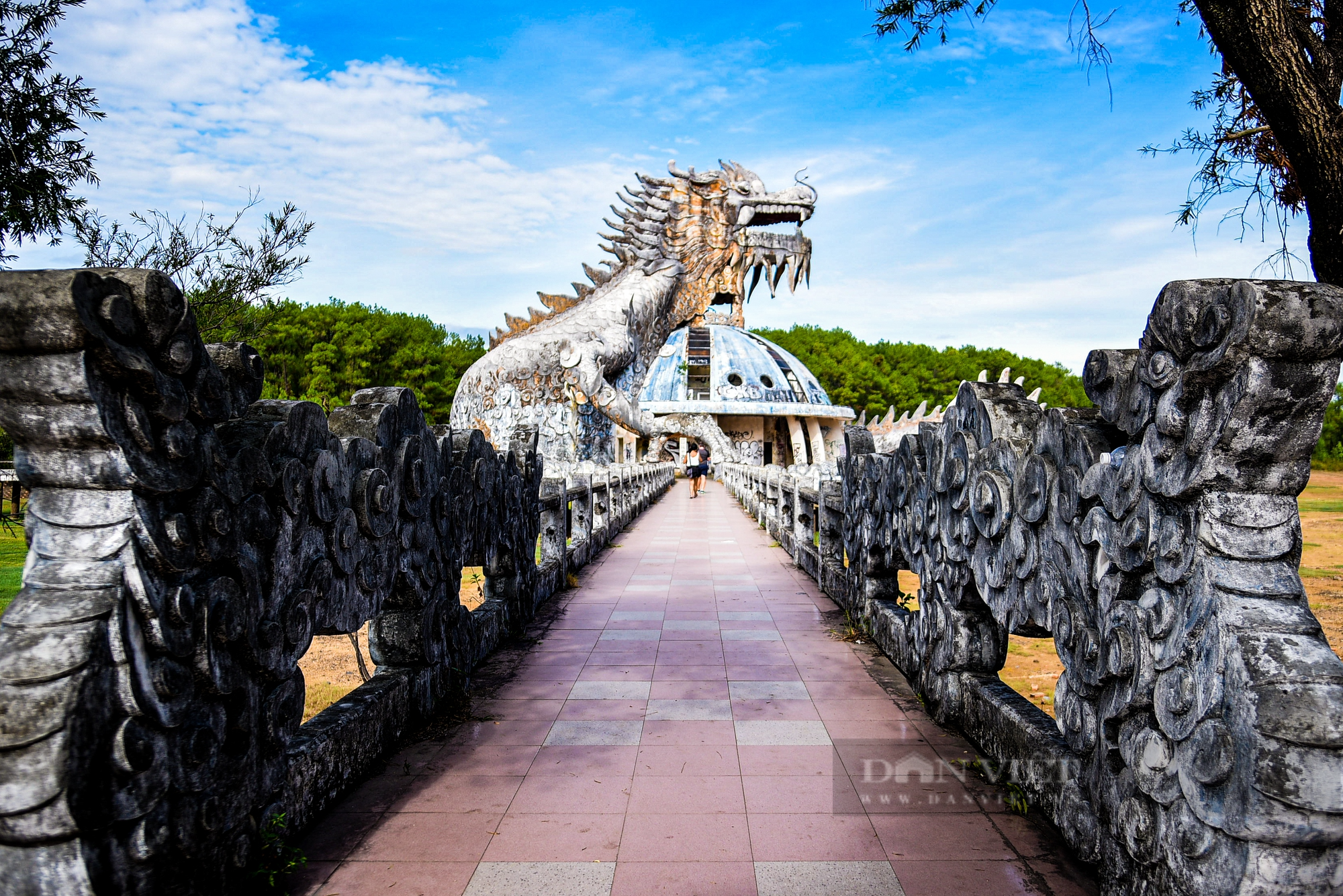 Cảnh hoang phế, xuống cấp của công viên &quot;ma mị&quot; ở Huế từng được lên báo Mỹ - Ảnh 4.