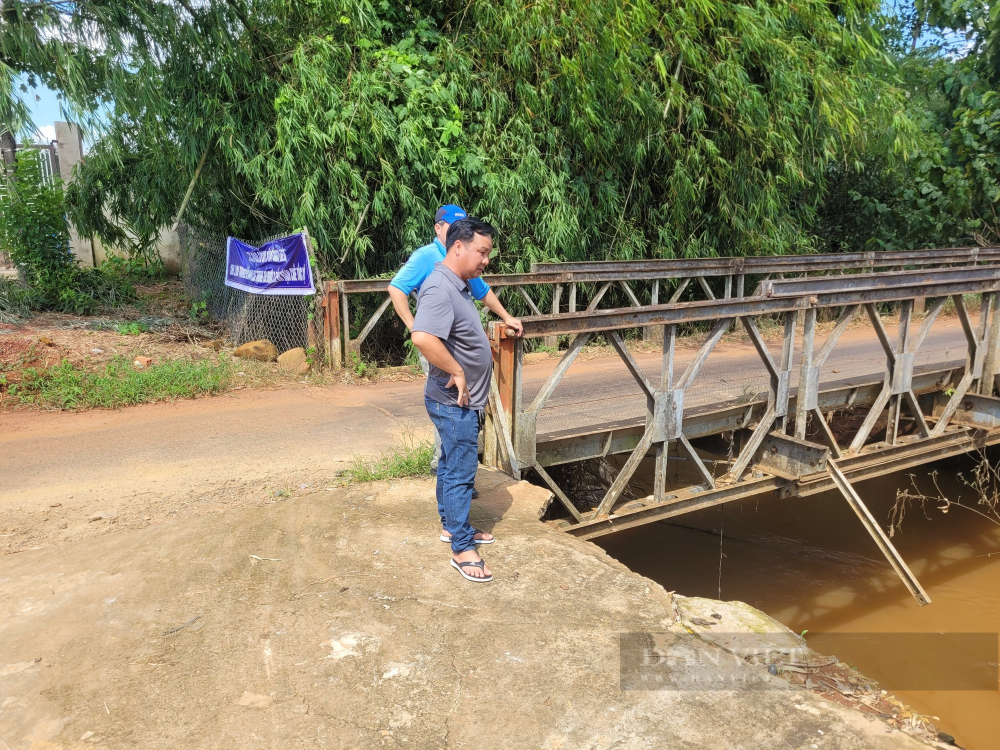 Vụ sạt lở mố cầu, hàng trăm hộ dân nguy cơ bị cô lập ở Bình Phước: Sẽ xây dựng mới cầu Suối Nhung - Ảnh 3.