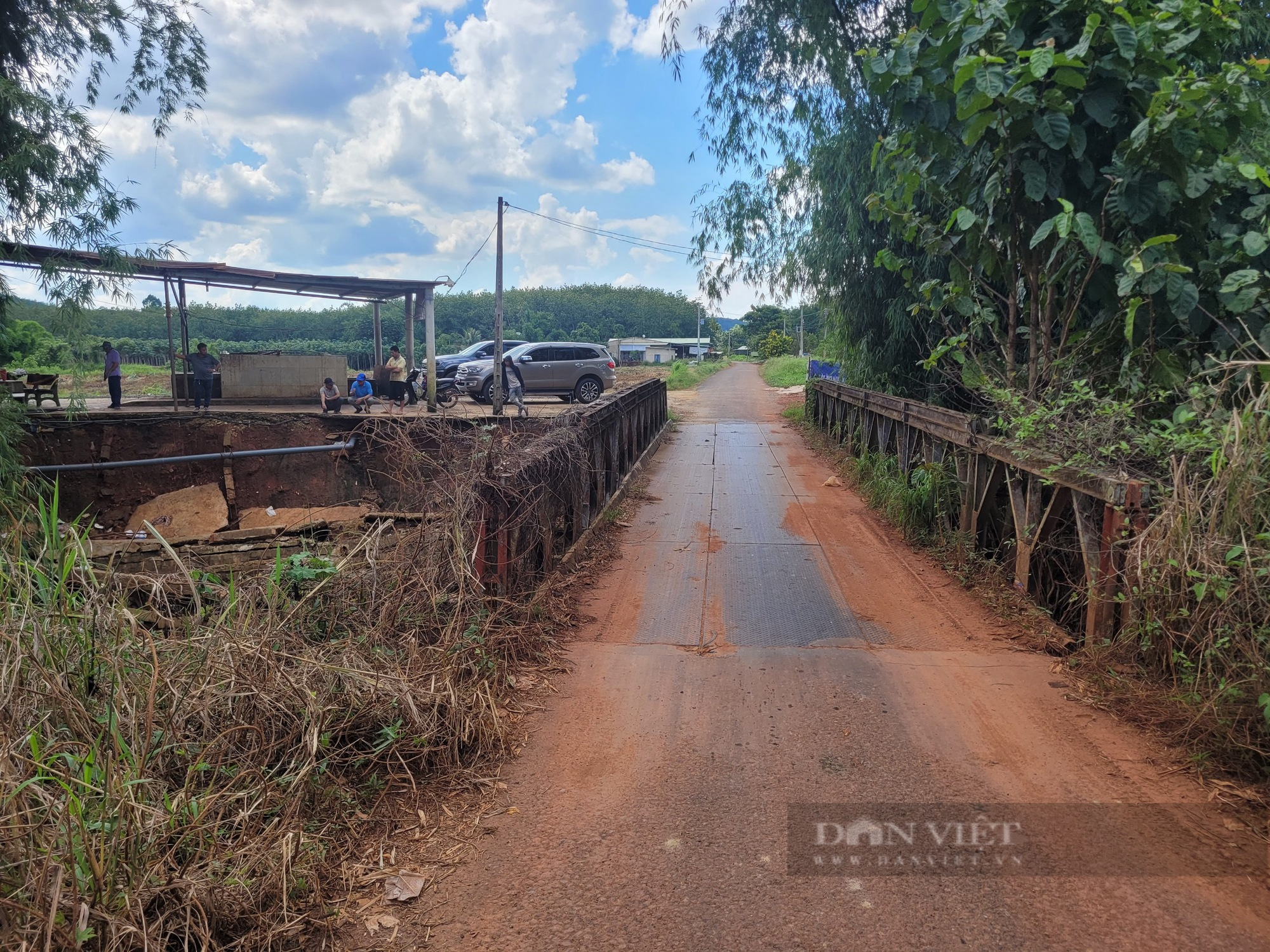 Vụ sạt lở mố cầu, hàng trăm hộ dân nguy cơ bị cô lập ở Bình Phước: Sẽ xây dựng mới cầu Suối Nhung - Ảnh 4.