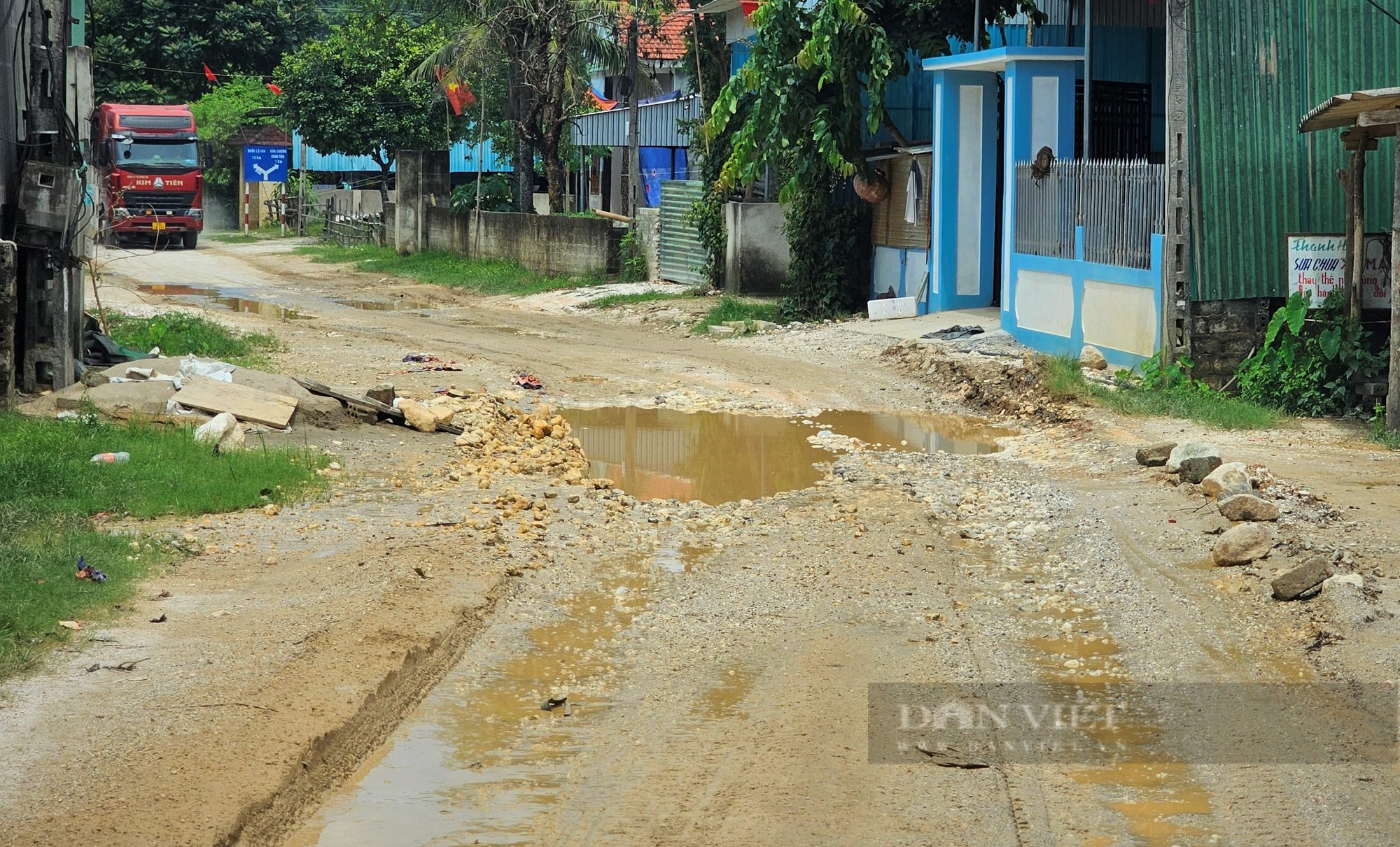Tỉnh lộ 532 xuống cấp trầm trọng, dân thủ phủ khoáng sản ở Nghệ An khốn khổ đủ đường - Ảnh 6.