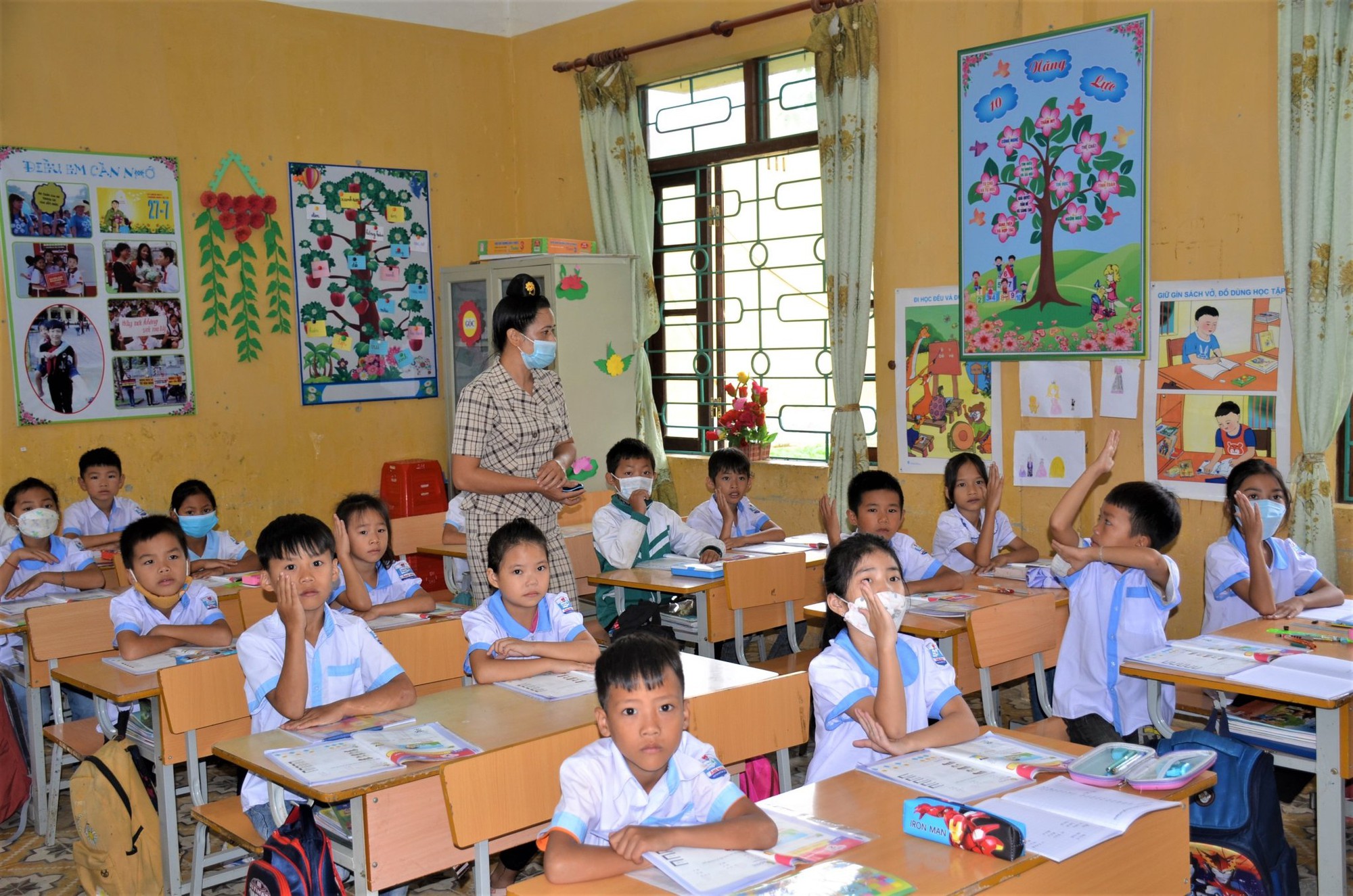 Điện Biên: Tăng cường công tác phát triển giáo dục vùng đồng bào dân tộc thiểu số - Ảnh 1.