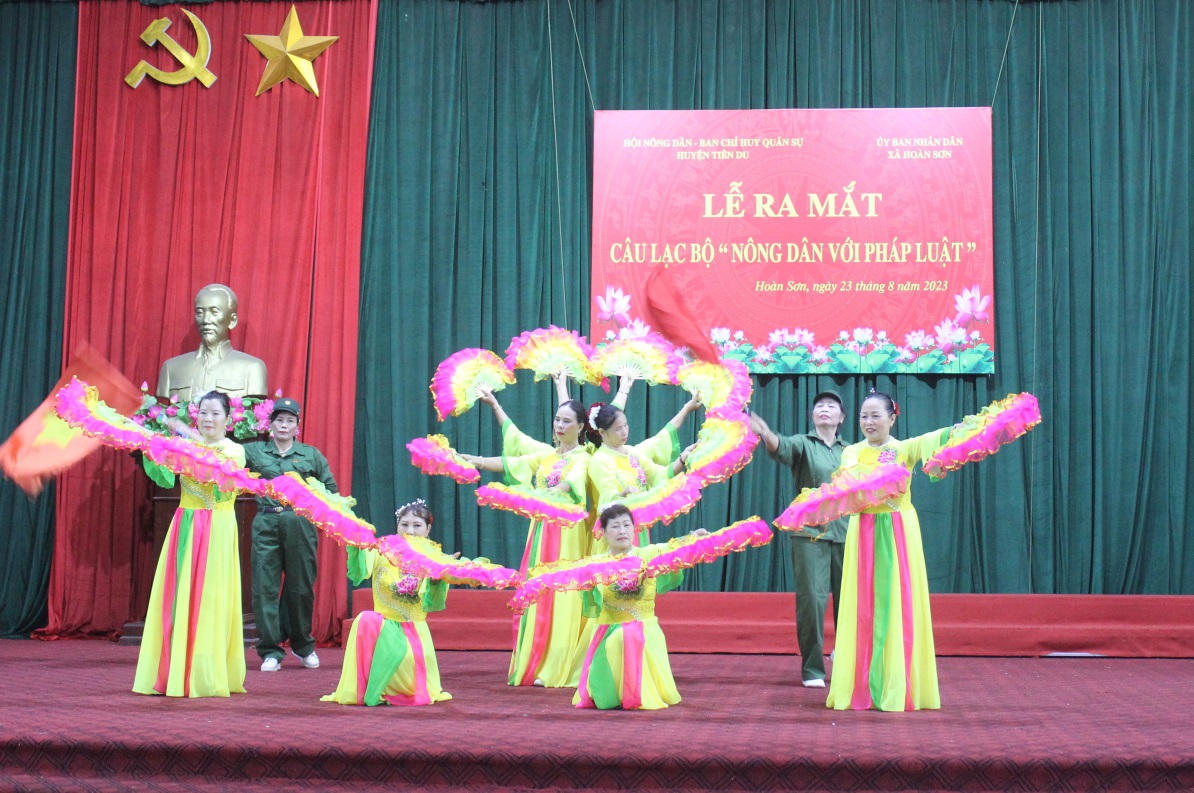 Bắc Ninh: Ra mắt Câu lạc bộ Nông dân với pháp luật xã Hoàn Sơn - Ảnh 1.