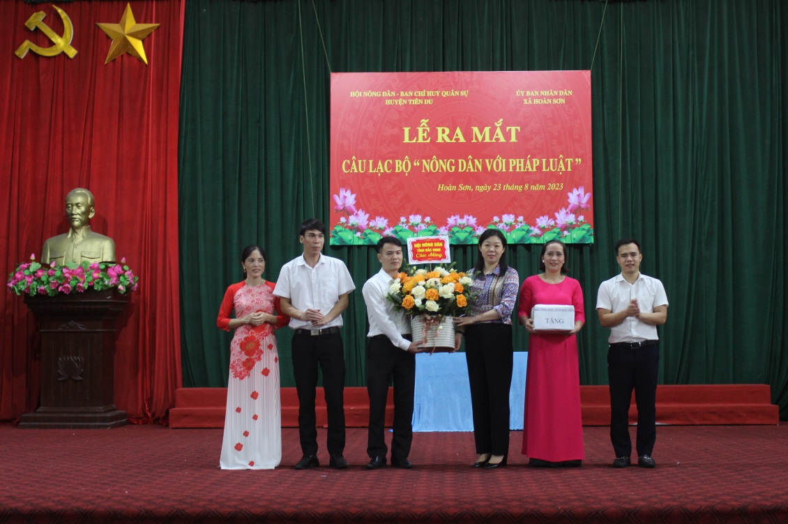 Bắc Ninh: Ra mắt Câu lạc bộ Nông dân với pháp luật xã Hoàn Sơn - Ảnh 2.