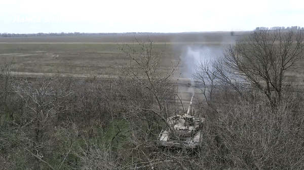 Tại sao Nga lệnh cho UAV tự sát Lancet phá hủy chiến tăng T-90M của mình? - Ảnh 2.