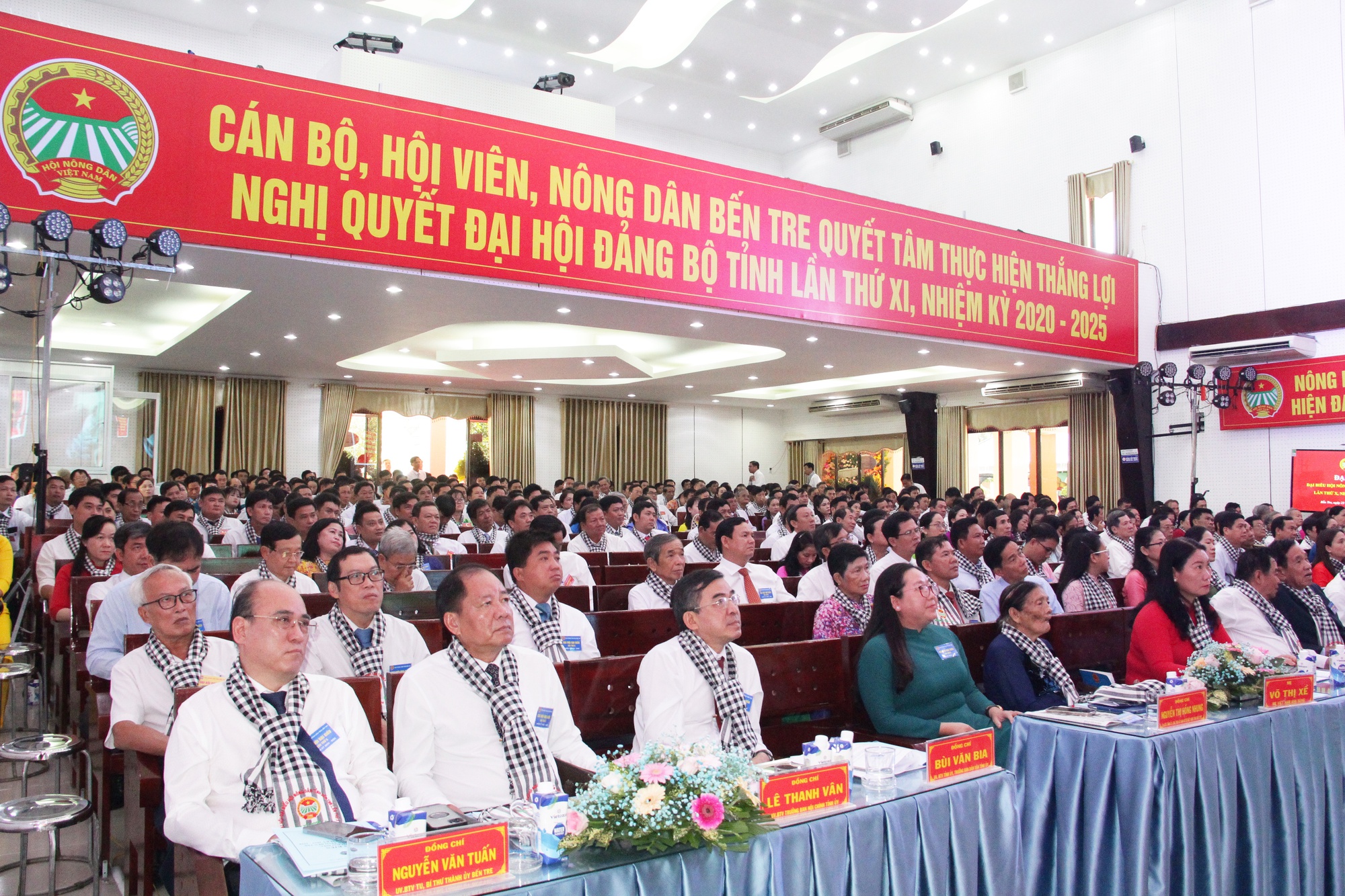 Ông Nguyễn Văn Bàn được bầu tái giữ chức Chủ tịch Hội Nông dân tỉnh Bến Tre - Ảnh 2.