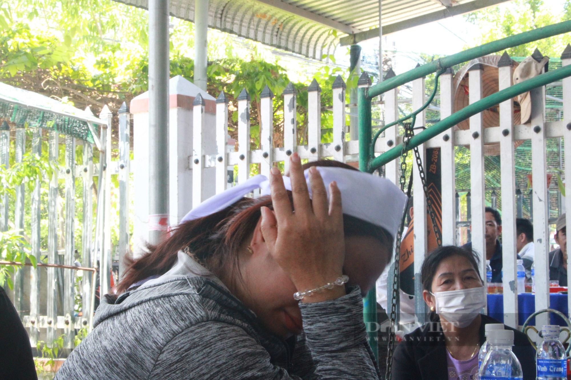 Người thân không cầm được nước mắt trước sự ra đi của 4 mẹ con ở Khánh Hòa - Ảnh 3.