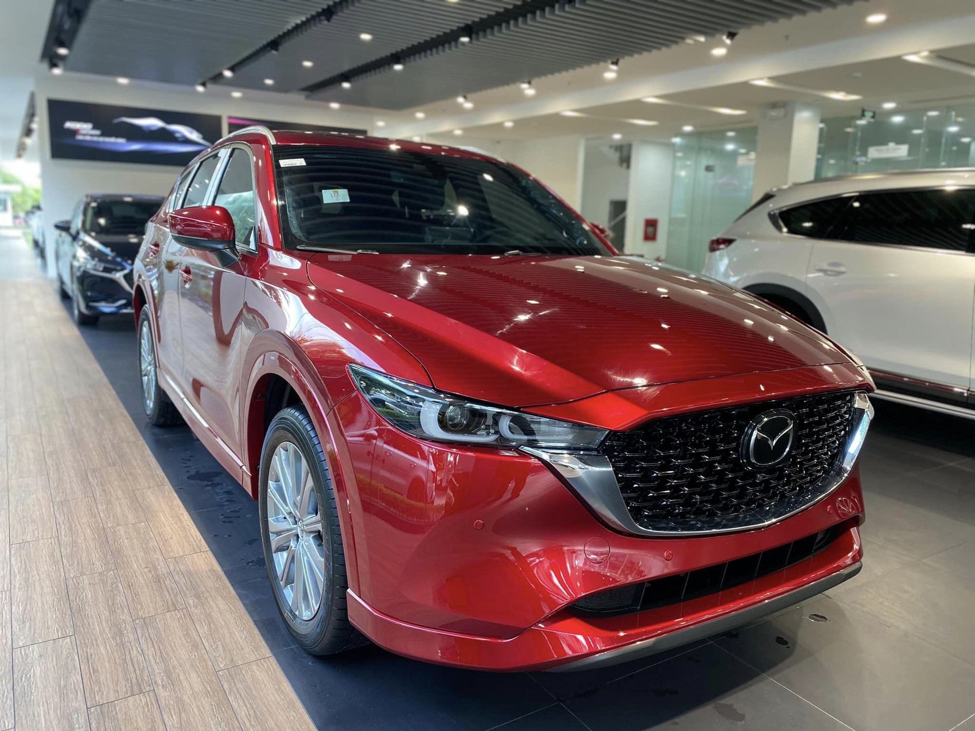 Giá xe Mazda CX-5 tháng 8/2023: Giảm không &quot;phanh&quot; dù mới ra mắt để giữ vị trí số 1 phân khúc - Ảnh 1.