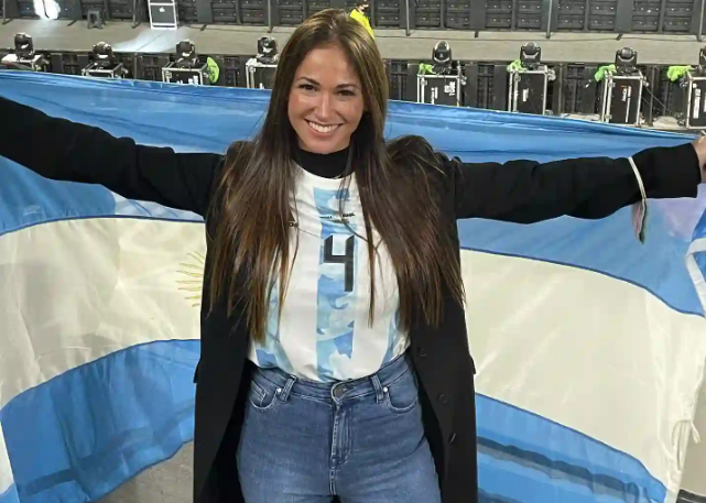 Karina Nacucchio: Nàng WAGs mới khiến Premier League “chao đảo” - Ảnh 2.