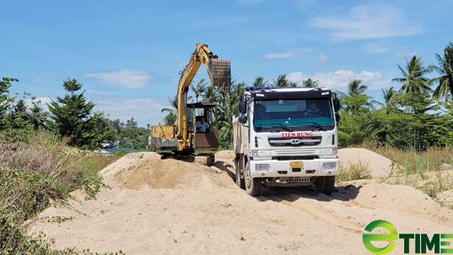 Quảng Ngãi: Bãi cát trữ tạm ở Nghĩa Phú phục vụ thi công TĐC cho cao tốc Bắc – Nam  - Ảnh 3.