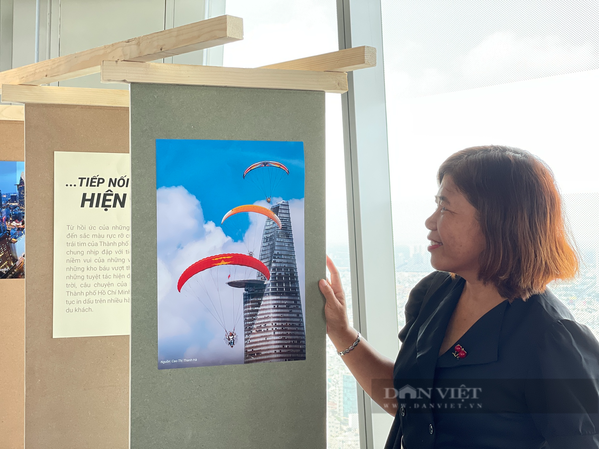 Độc đáo triển lãm ảnh 30 điều đầu tiên của du lịch TP.HCM trên nóc tòa tháp cao nhất nhì thành phố - Ảnh 3.