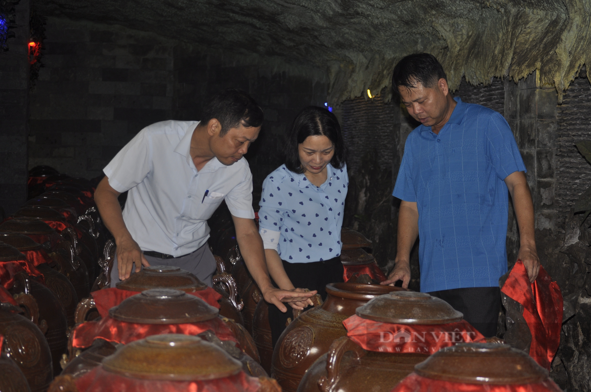 Ông nông dân Quảng Ninh hơn 40 năm gắn bó với rượu mơ, trở thành Nông dân Việt Nam xuất sắc 2023 - Ảnh 7.