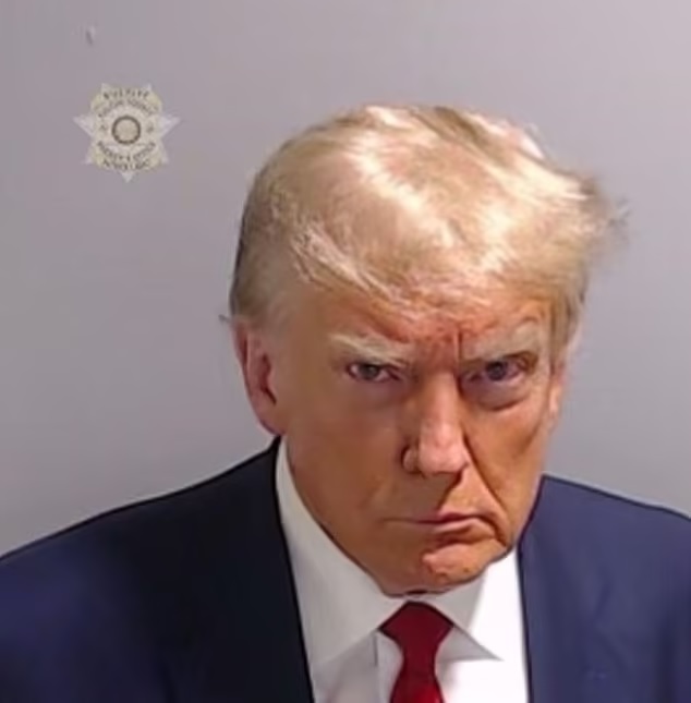 Ông Trump được thả sau 20 phút 'vào tù', tiết lộ trải nghiệm kinh hoàng - Ảnh 1.