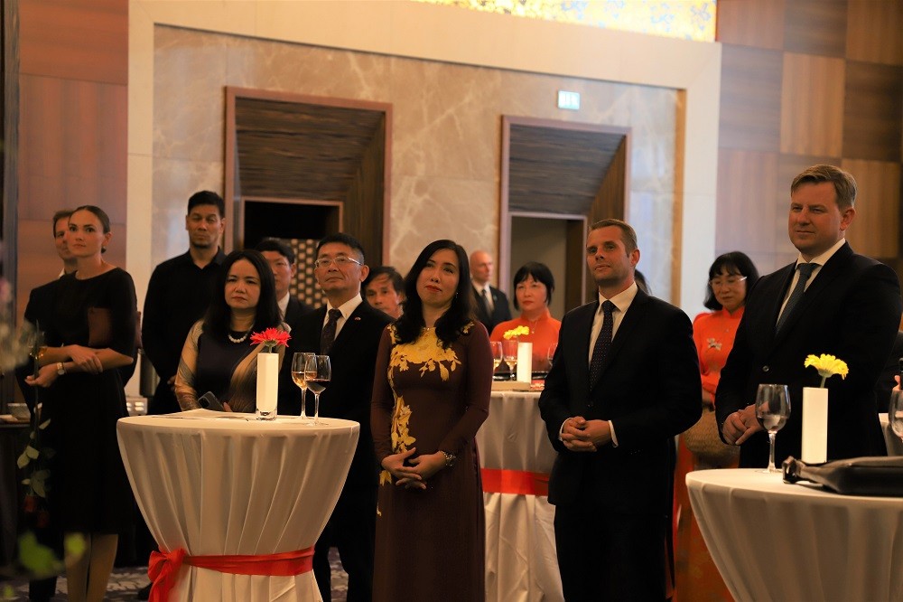 Chúc mừng cộng đồng người Việt tại Slovakia được công nhận là dân tộc thiểu số của nước sở tại - Ảnh 1.