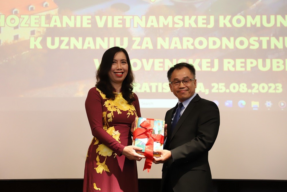 Chúc mừng cộng đồng người Việt tại Slovakia được công nhận là dân tộc thiểu số của nước sở tại - Ảnh 3.