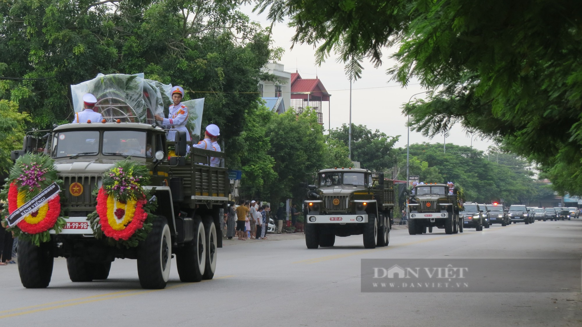 Hàng vạn người dân Vĩnh Bảo tiếc thương tiễn đưa cố Phó thủ tướng Lê Văn Thành về nơi an nghỉ - Ảnh 6.