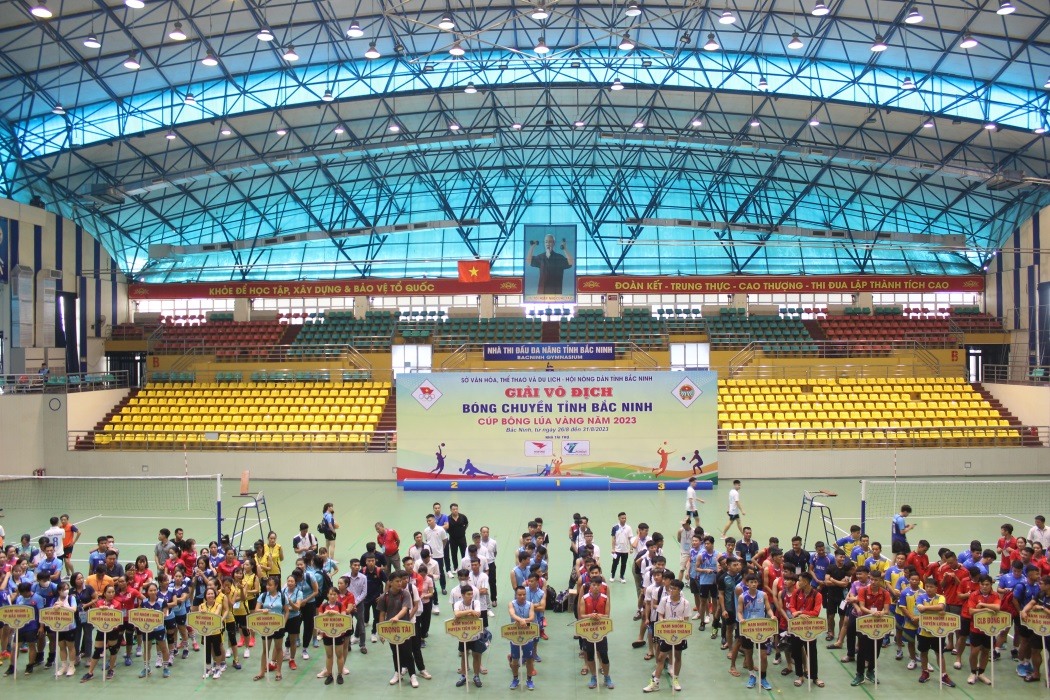 Nông dân Bắc Ninh sôi nổi tham gia giải vô địch Bóng chuyền tỉnh Cúp Bông lúa vàng năm 2023 - Ảnh 1.
