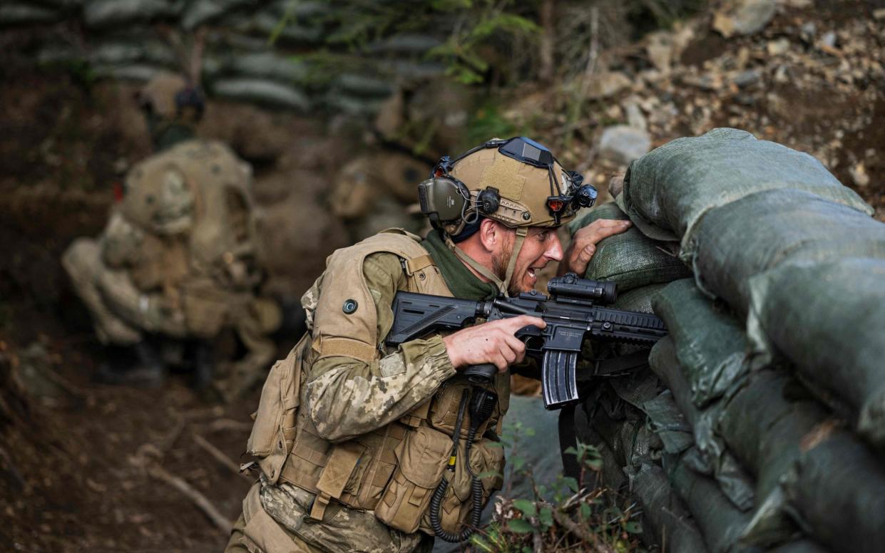 Quân Ukraine xuyên thủng phòng tuyến cứng rắn nhất của Nga - Ảnh 1.