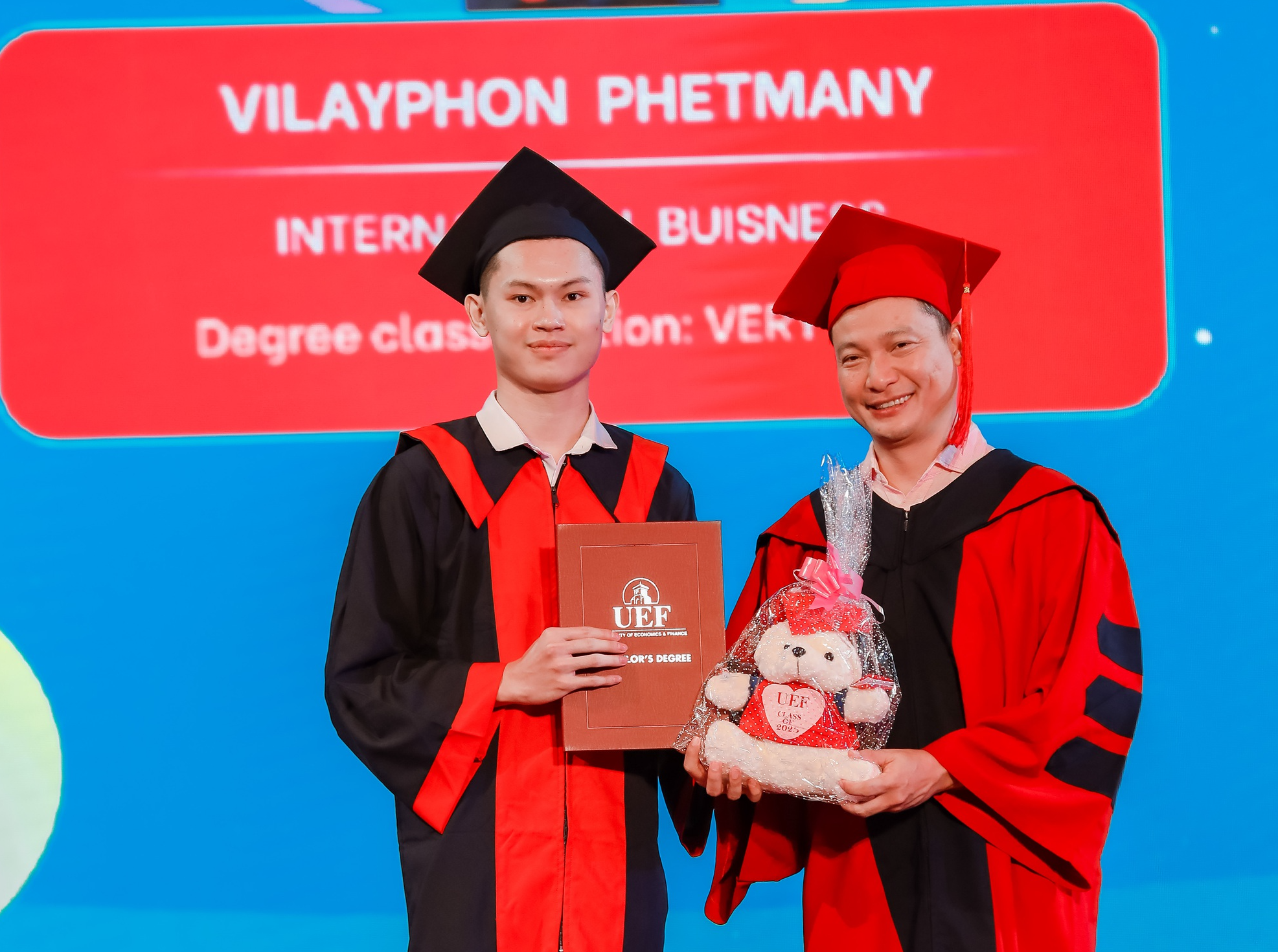 Nam sinh viên Lào tốt nghiệp ĐH loại giỏi sau 3 năm học - Ảnh 3.