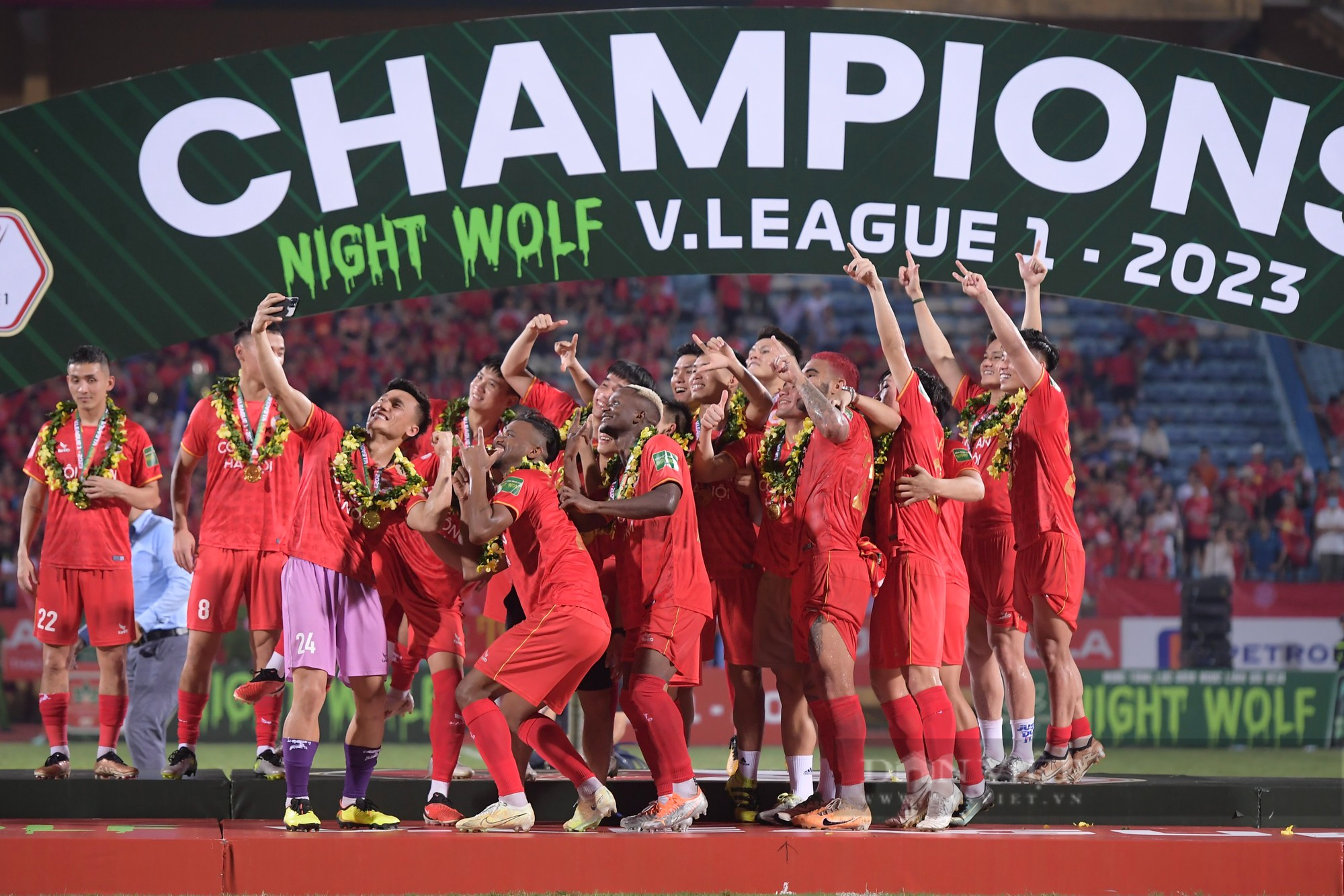CLB CAHN giành ngôi vô địch ngay ở mùa đầu thăng hạng V-League - Ảnh 10.