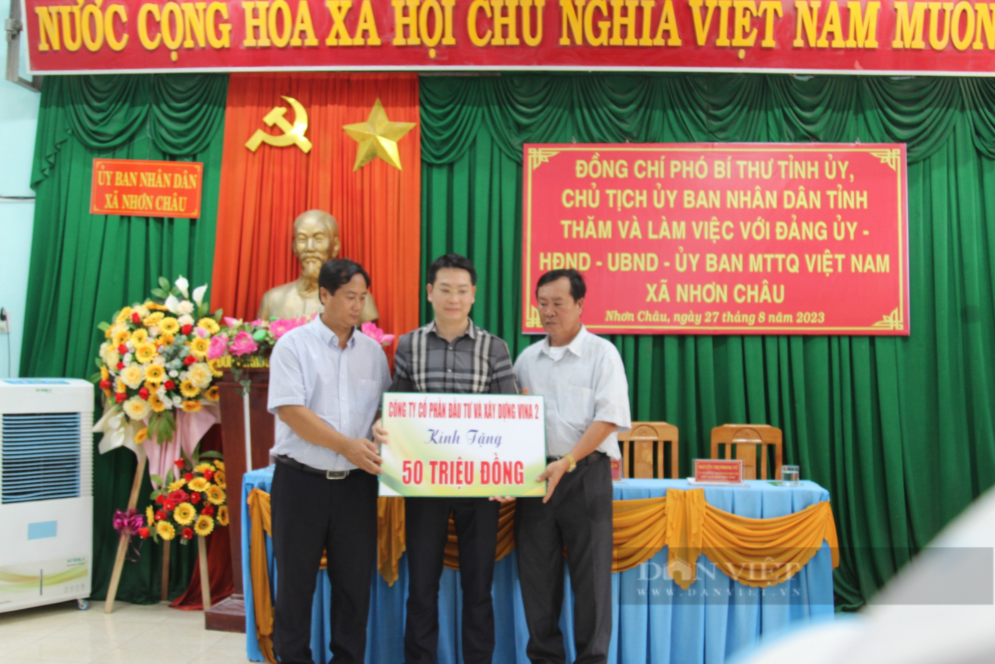 Chủ tịch UBND tỉnh Bình Định Phạm Anh Tuấn thăm người dân xã đảo Nhơn Châu - Ảnh 7.