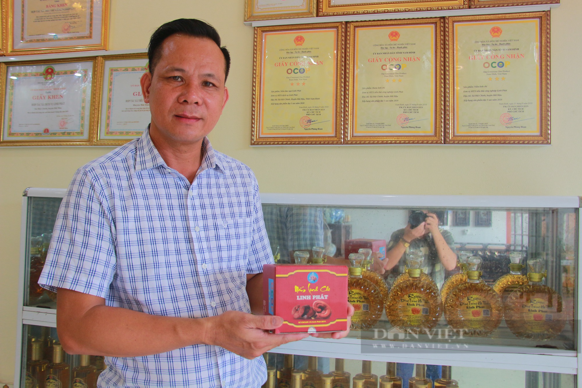 Sản xuất nấm sạch, Giám đốc HTX Dịch vụ Linh Phát ở Nam Định là Nông dân xuất sắc 2023 - Ảnh 2.