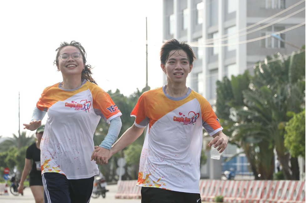 Hạnh phúc vỡ oà trên &quot;đường chạy cặp đôi&quot; đầu tiên ở Việt Nam - Ảnh 3.