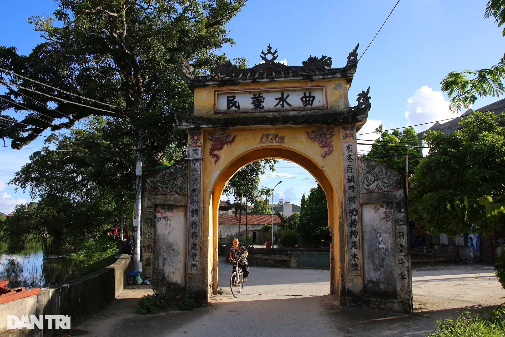 Toàn cảnh làng ở ngoại thành Hà Nội chật chội như trong phố - Ảnh 9.
