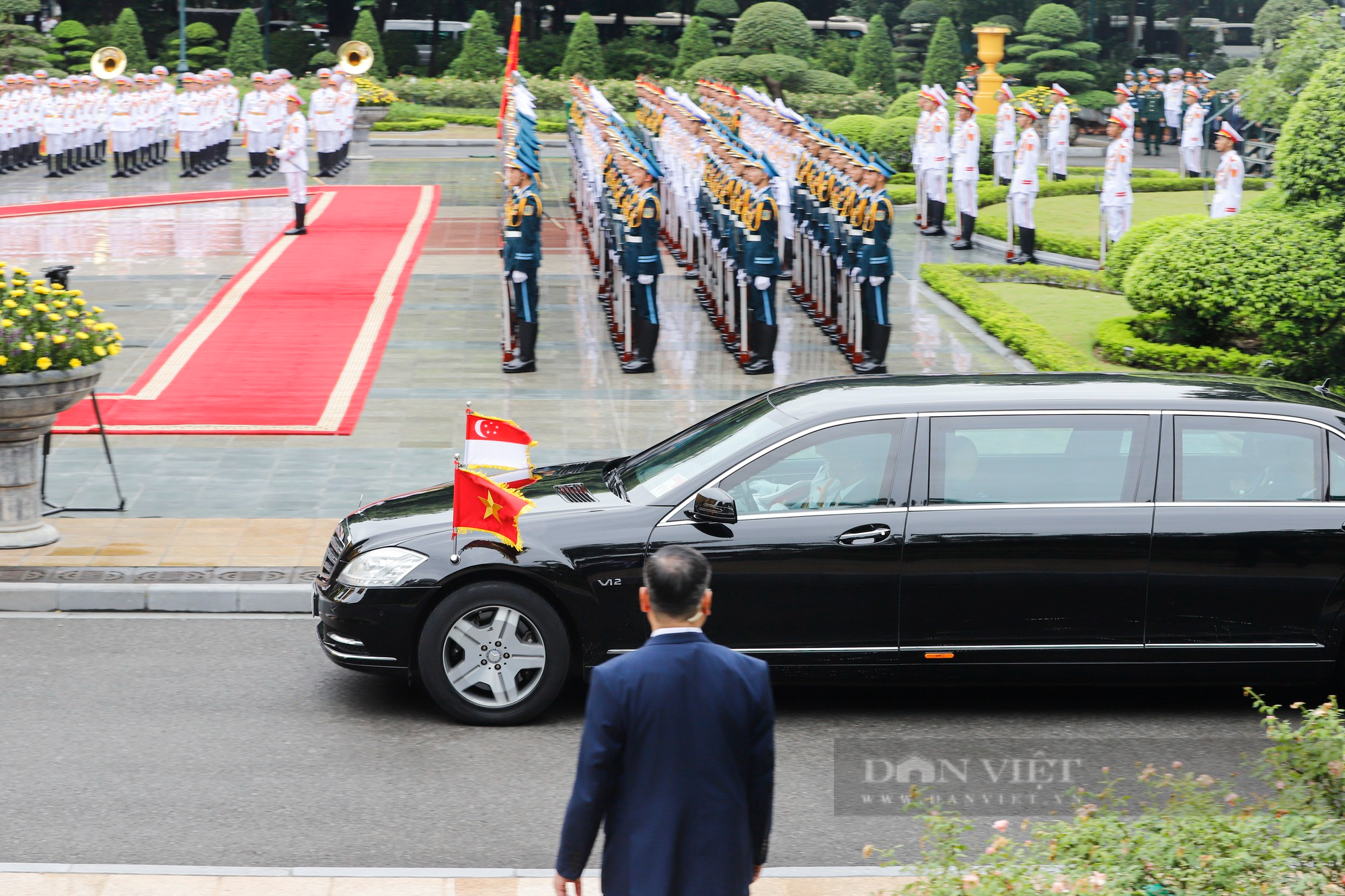 Hình ảnh Thủ tướng Phạm Minh Chính chủ trì Lễ đón Thủ tướng Singapore Lý Hiển Long  - Ảnh 2.