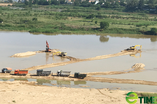Quảng Ngãi bỏ quy định dừng khai thác cát 3 trong tháng mùa mưa lũ - Ảnh 1.