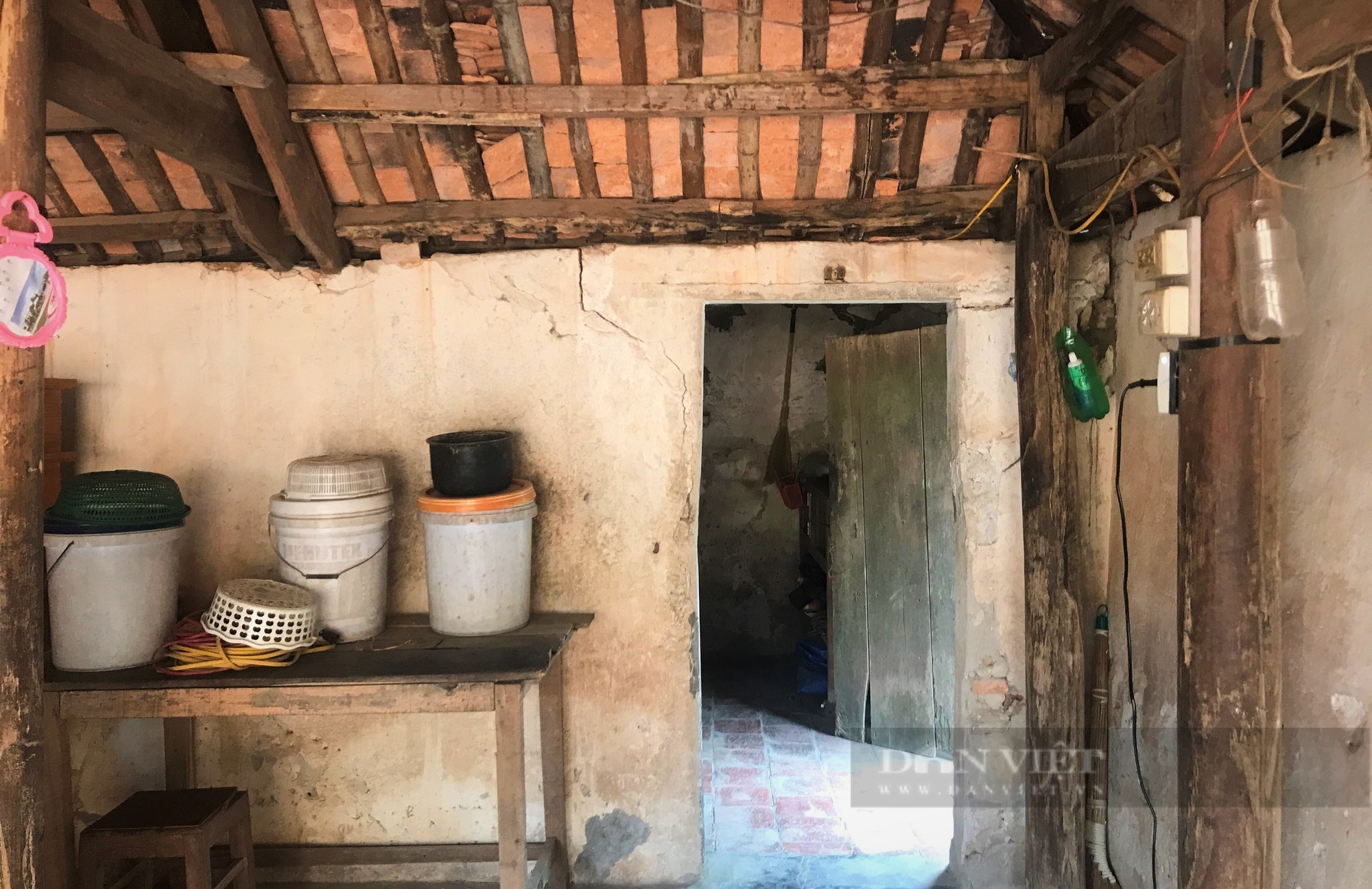 Cụ bà sống lay lắt trong căn nhà dọa sập được bạn đọc Dân Việt giúp đỡ xây dựng một ngôi nhà mới - Ảnh 5.