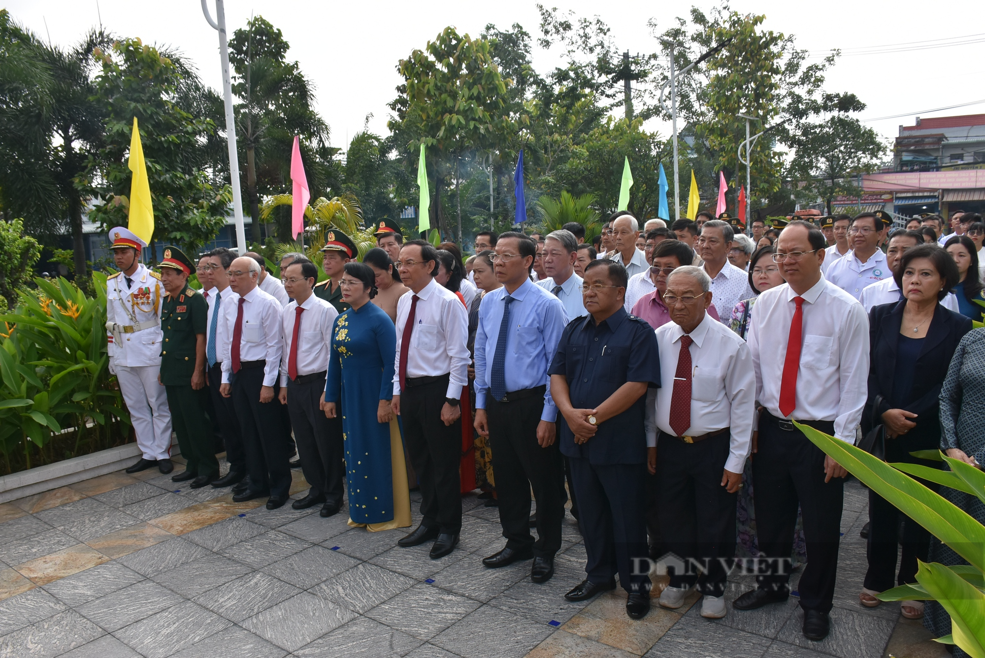 Lãnh đạo TP.HCM dâng hương, dâng hoa tại di tích Ngã Ba Giồng - Ảnh 3.