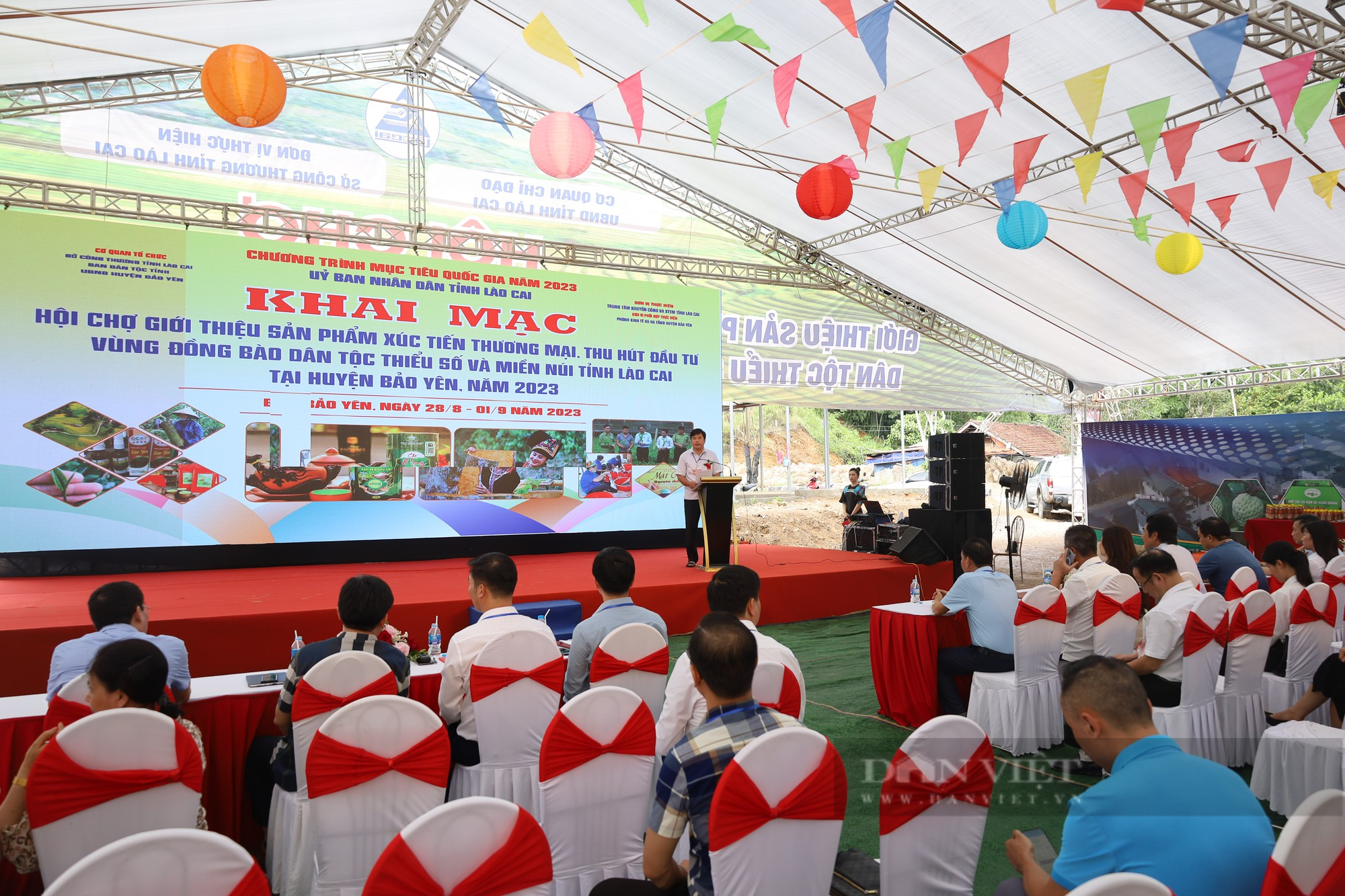Hội chợ chuyên biệt vùng đồng bào DTTS & MN lần đầu tiên được tổ chức tại Lào Cai - Ảnh 1.