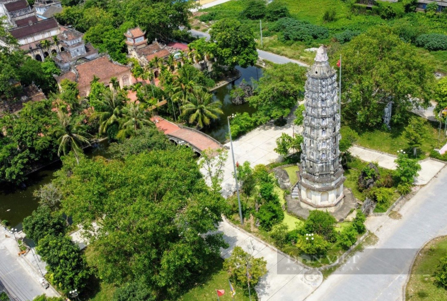 Độc đáo tháp Cửu phẩm Liên Hoa cao 9 tầng hoa sen ở một ngôi chùa cổ kính đất Nam Định- Ảnh 1.