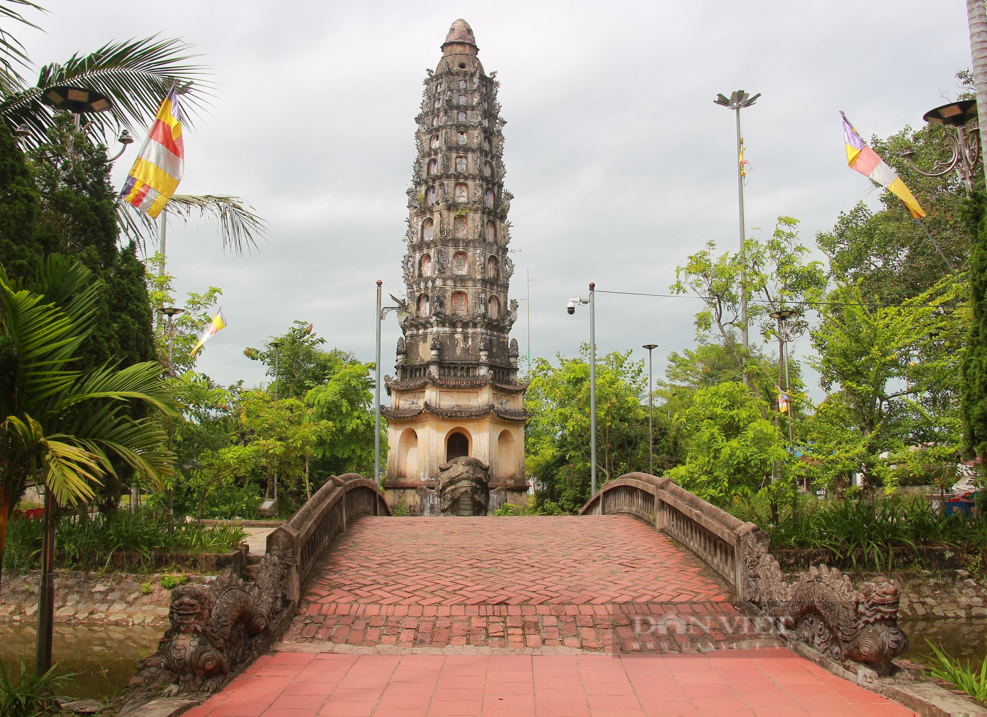 Độc đáo tháp Cửu phẩm Liên Hoa cao 9 tầng hoa sen ở một ngôi chùa cổ kính đất Nam Định- Ảnh 2.