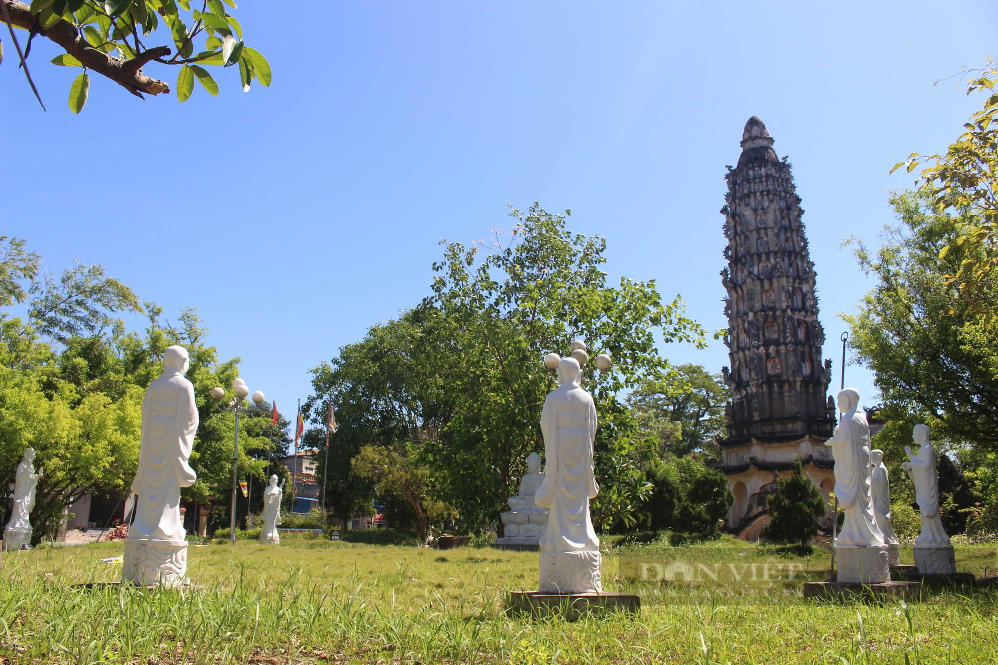 Độc đáo tháp Cửu phẩm Liên Hoa cao 9 tầng hoa sen ở một ngôi chùa cổ kính đất Nam Định- Ảnh 8.