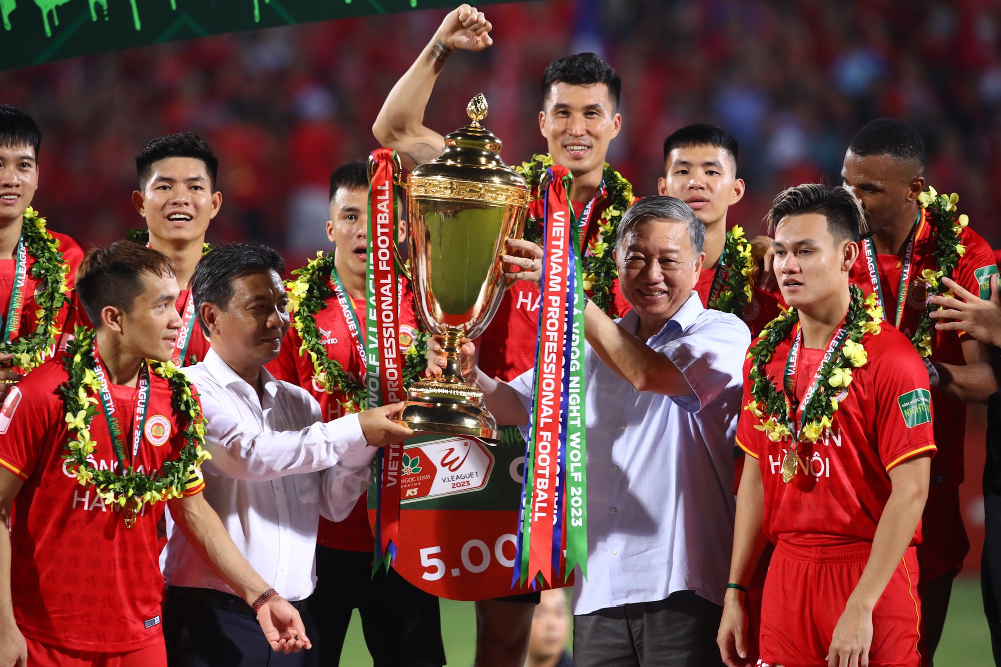 HLV Hoàng Văn Phúc: &quot;V.League 2023 đã chứng kiến cuộc đua tứ mã kịch tính&quot; - Ảnh 1.