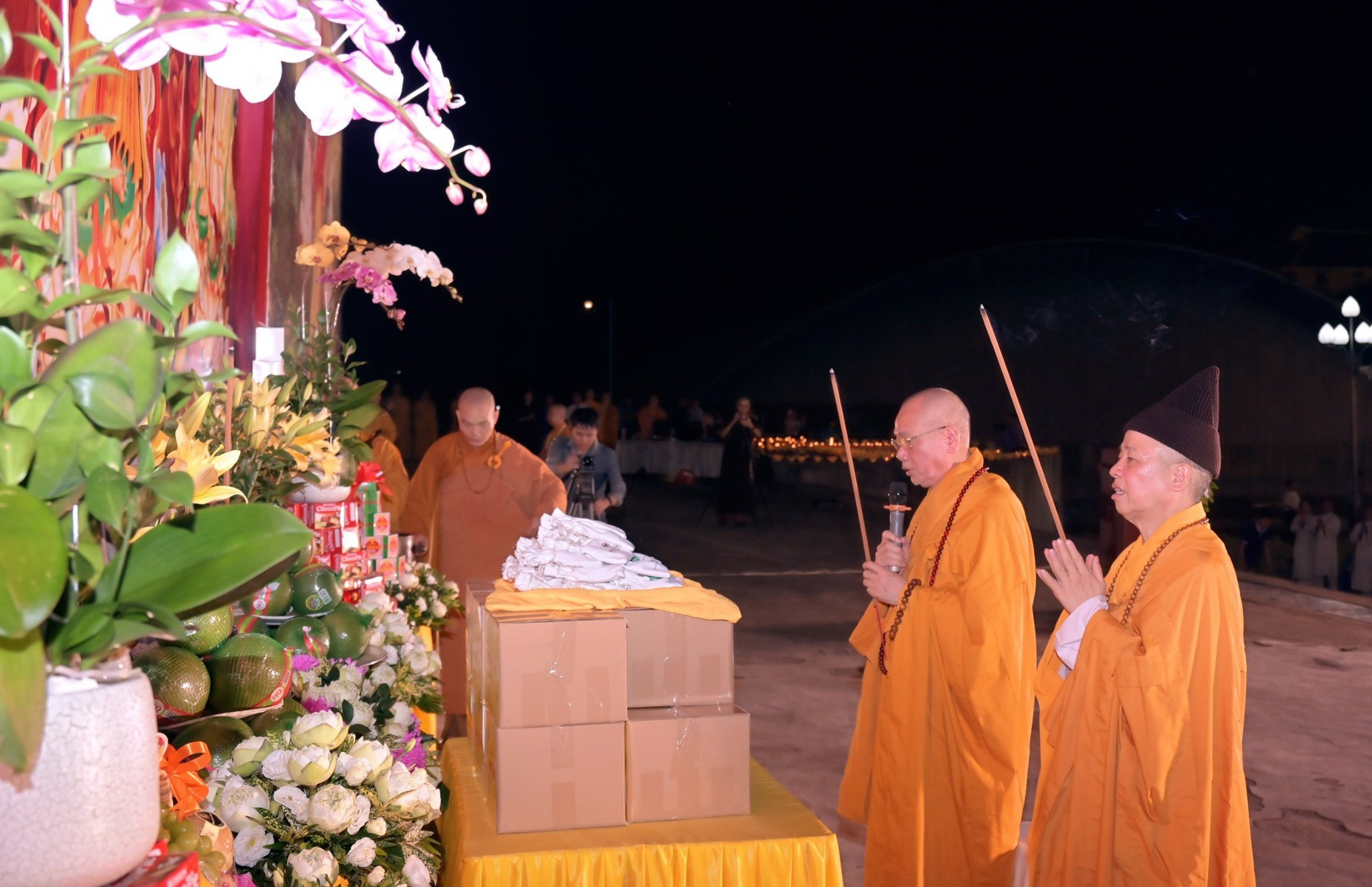 Đại lễ Vu Lan đầy xúc động tại ngôi trường có nhiều nhà sư theo học nhất Việt Nam - Ảnh 2.